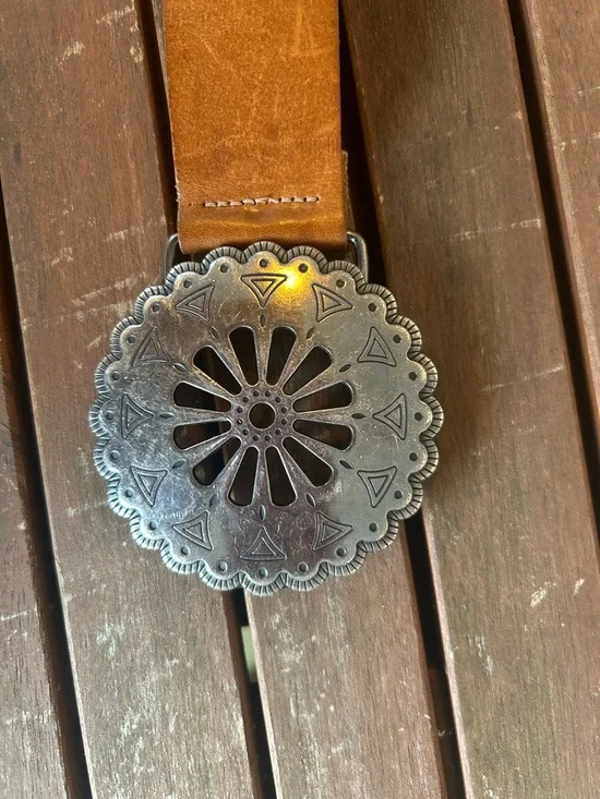 Tristan et Iseut Tan Leather Belt with Statement Buckle - Picture 2 of 6